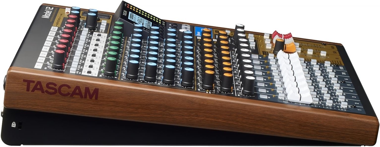 TASCAM Model 12 analóg keverő/soksávos hangfelvevő/USB hangkártya