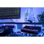 IK Multimedia iLoud Micro Monitor Pro White aktív kétutas stúdió monitor hangfal