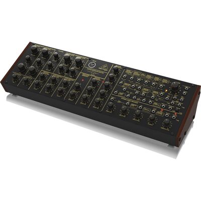 Behringer K-2 analóg szintetizátor
