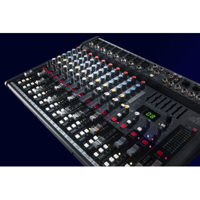 Soundsation AlcheMix 802UFX analóg keverő