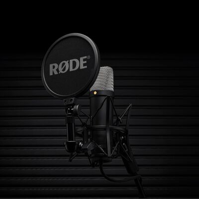 RODE NT1 5th Generation nagymembrános XLR/USB kondenzátormikrofon csomag - fekete