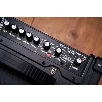 BOSS DUAL CUBE LX elektromos gitár kombó