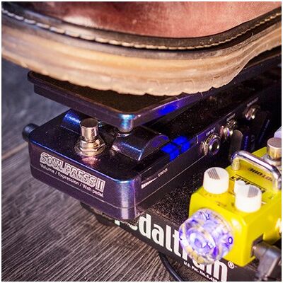 Hotone Soul Press II, aktív hangerő-wah-expression pedál