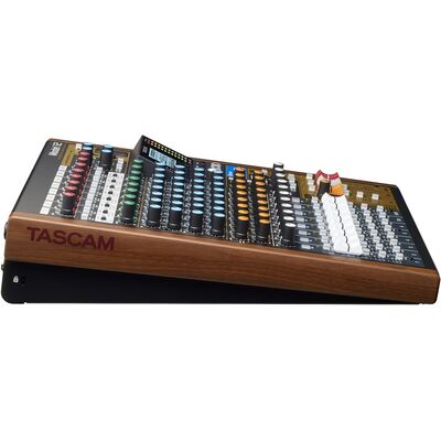 TASCAM Model 12 analóg keverő/soksávos hangfelvevő/USB hangkártya/DAW kontroller