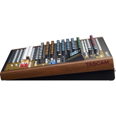 TASCAM Model 12 analóg keverő/soksávos hangfelvevő/USB hangkártya/DAW kontroller