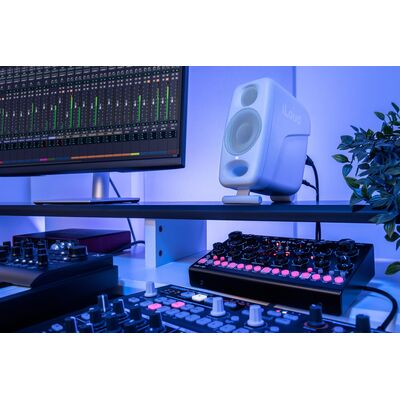 IK Multimedia iLoud Micro Monitor Pro White aktív kétutas stúdió monitor hangfal