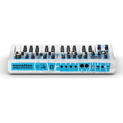 Novation Bass Station II Swifty Edition analóg szintetizátor