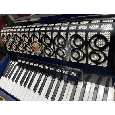 Használt Royal Standard Montana 120 basszusos harmonika