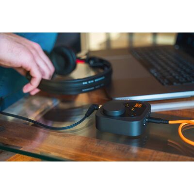 IK Multimedia ARC ON•EAR fejhallgató-korrekciós és virtuális lehallgatórendszer