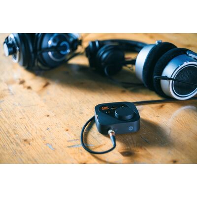 IK Multimedia ARC ON•EAR fejhallgató-korrekciós és virtuális lehallgatórendszer