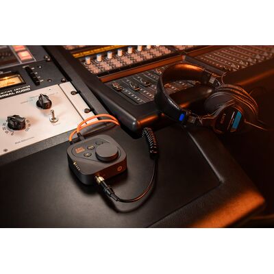 IK Multimedia ARC ON•EAR fejhallgató-korrekciós és virtuális lehallgatórendszer