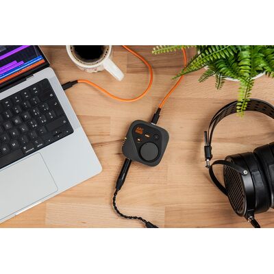 IK Multimedia ARC ON•EAR fejhallgató-korrekciós és virtuális lehallgatórendszer