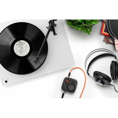 IK Multimedia ARC ON•EAR fejhallgató-korrekciós és virtuális lehallgatórendszer