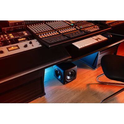 IK Multimedia iLoud Sub aktív stúdió mélynyomó