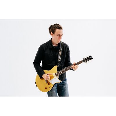 Yamaha Revstar RS02CB Honey Gold Chris Buck elektromos gitár