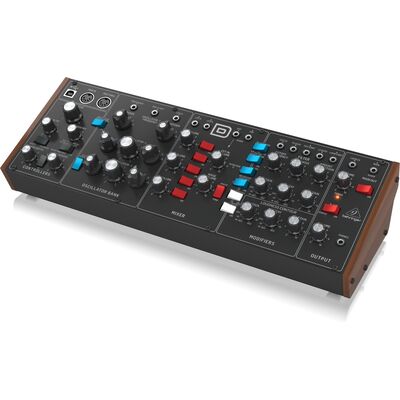 Behringer MODEL D analóg szintetizátor