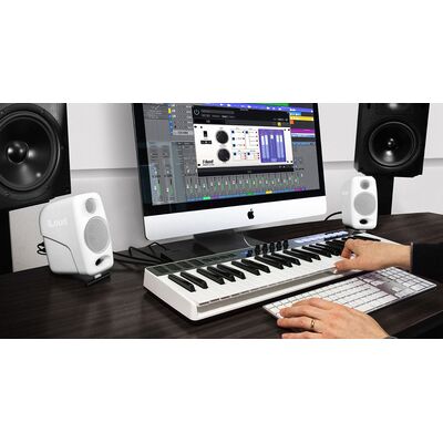 IK Multimedia iLoud Micro Monitor White Special Edition aktív kétutas stúdió monitor hangfalpár