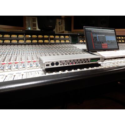 TASCAM SERIES 8p Dyna 8-csatornás mikrofon előerősítő/AD átalakító/kompresszor