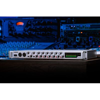 TASCAM SERIES 8p Dyna 8-csatornás mikrofon előerősítő/AD átalakító/kompresszor