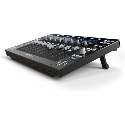 Solid State Logic UF8 DAW kontroller
