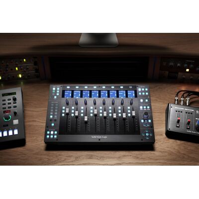 Solid State Logic UF8 DAW kontroller