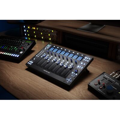 Solid State Logic UF8 DAW kontroller