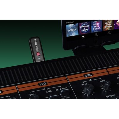 Roland Cloud Connect professzionális tagság és WC-1 vezeték nélküli adapter