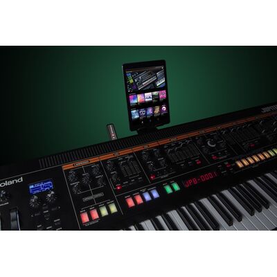 Roland Cloud Connect professzionális tagság és WC-1 vezeték nélküli adapter